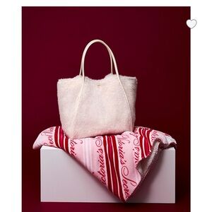 Cozy fleece blanket and faux fur tote duo Victoria’s Secret